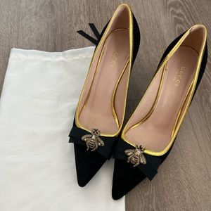 Gucci gold bee pumps